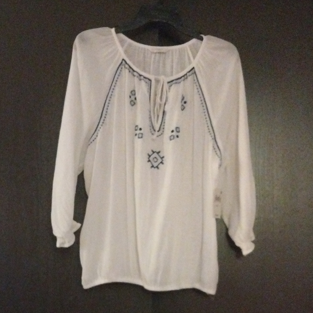 NWT Lucky Brand White, 100% Cotton Blouse with Blue Embroidery.